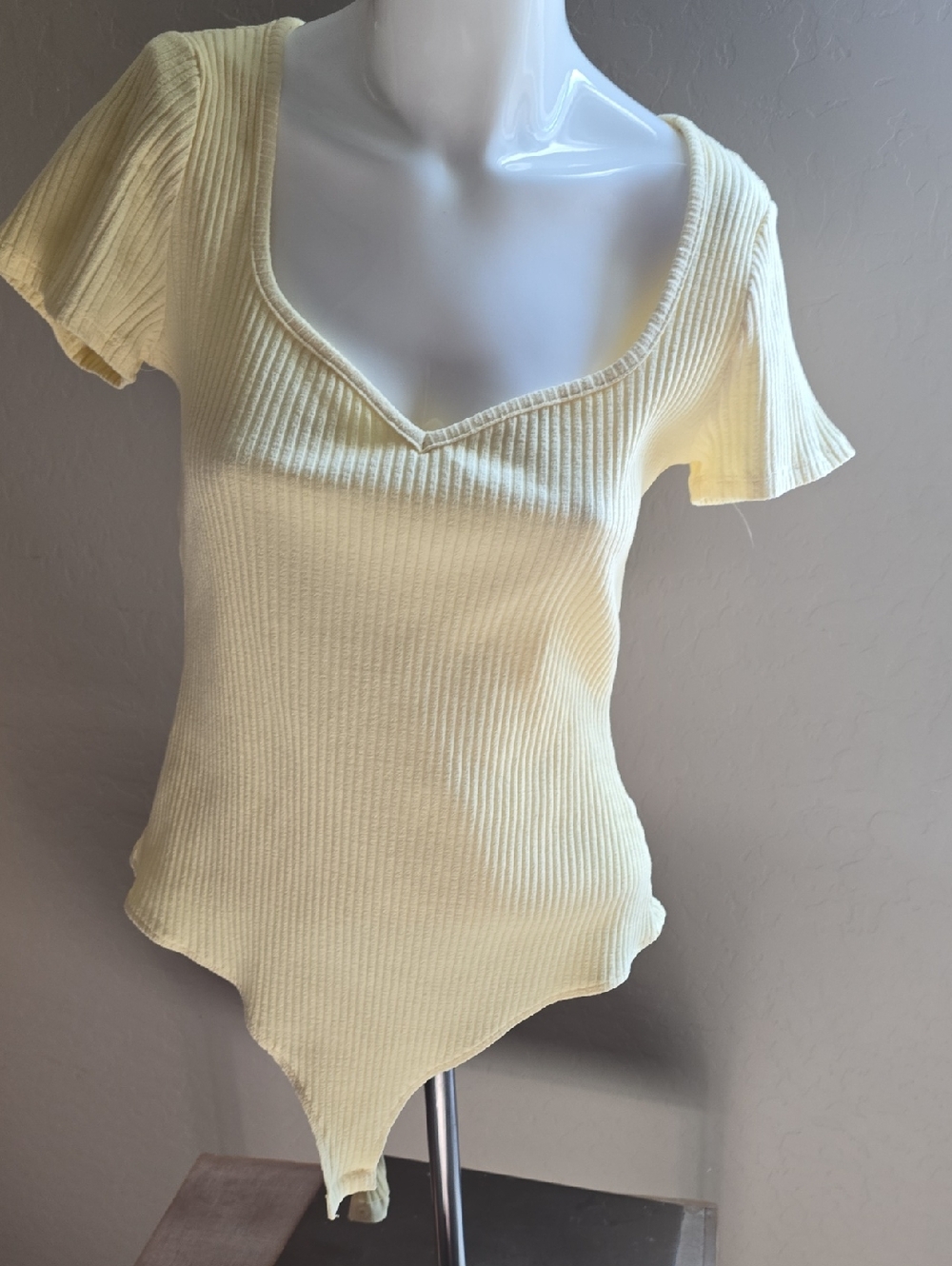 Women's Light Yellow Ribbed Short Sleeve Bodysuit